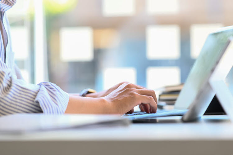 technical writing customer reviewing a technical user manual written by a technical author